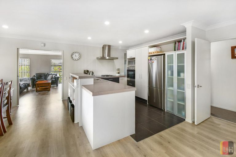 Photo of property in 13 Girvan Terrace, Wattle Downs, Auckland, 2103