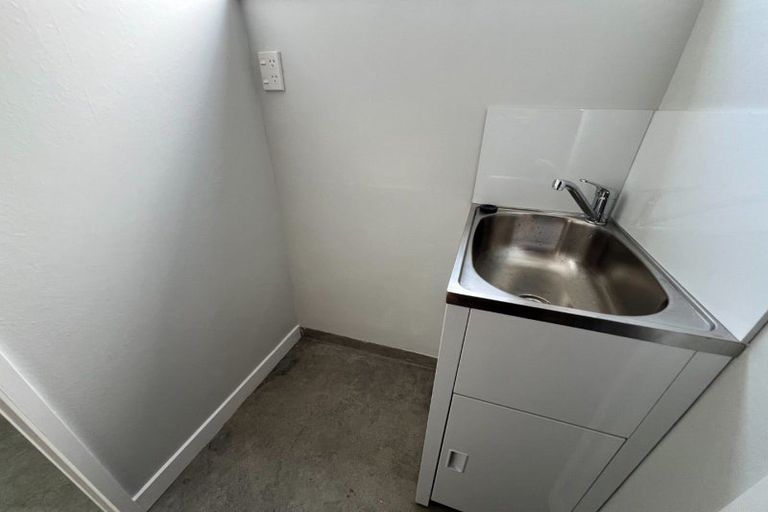 Photo of property in 24 Woodfield Avenue, Roslyn, Palmerston North, 4414