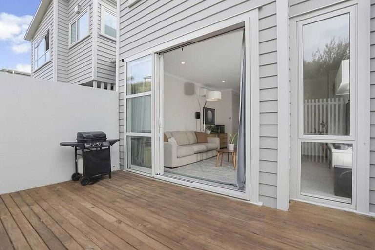 Photo of property in 3 Sanremo Lane, Stanmore Bay, Whangaparaoa, 0932