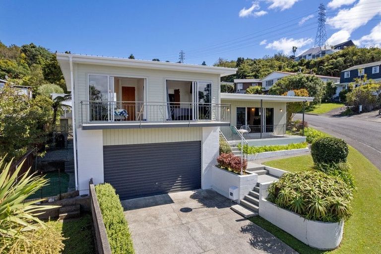 Photo of property in 2 Rondane Place, Tirohanga, Lower Hutt, 5010