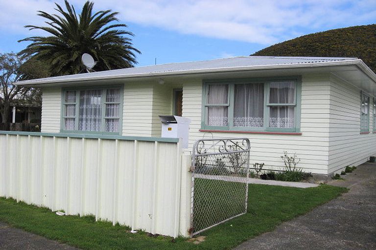 Photo of property in 41 Parenga Street, Wainuiomata, Lower Hutt, 5014