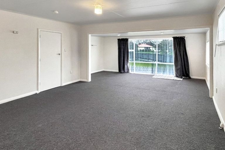 Photo of property in 8 Woburn Place, Takaro, Palmerston North, 4412