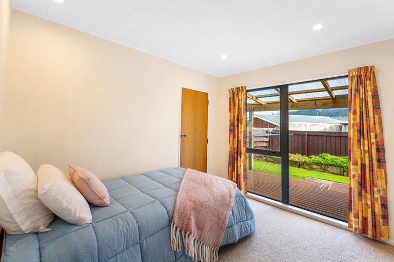 Photo of property in 43 Brightwater Crescent, Totara Park, Upper Hutt, 5018