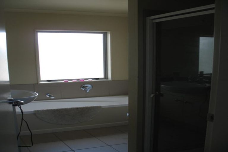 Photo of property in 14/15 Roxburgh Street, Mount Victoria, Wellington, 6011