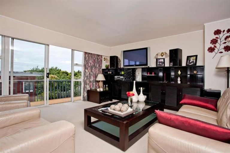 Photo of property in 1 Hume Drive, Hillcrest, Auckland, 0627