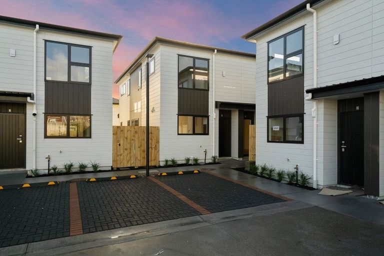 Photo of property in 10/32 Tapuwae Way, Mangere Bridge, 2022