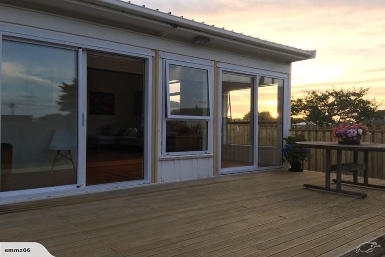 Photo of property in 63a Kiwi Esplanade, Mangere Bridge, Auckland, 2022