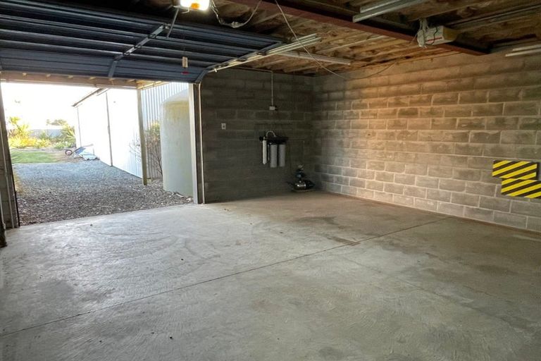 Photo of property in 1921 Parewanui Road, Parewanui, Bulls, 4894