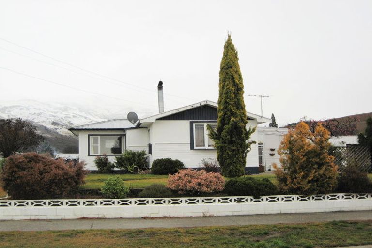 Photo of property in 12 Whitby Street, Clyde, 9330