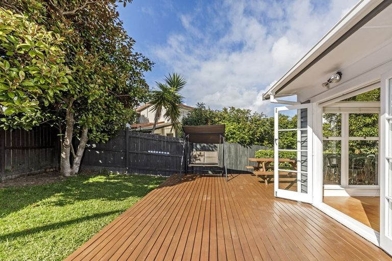 Photo of property in 1/48 Bond Crescent, Forrest Hill, Auckland, 0620