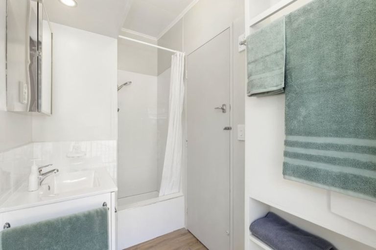 Photo of property in 14 Matipo Street, Eastbourne, Lower Hutt, 5013