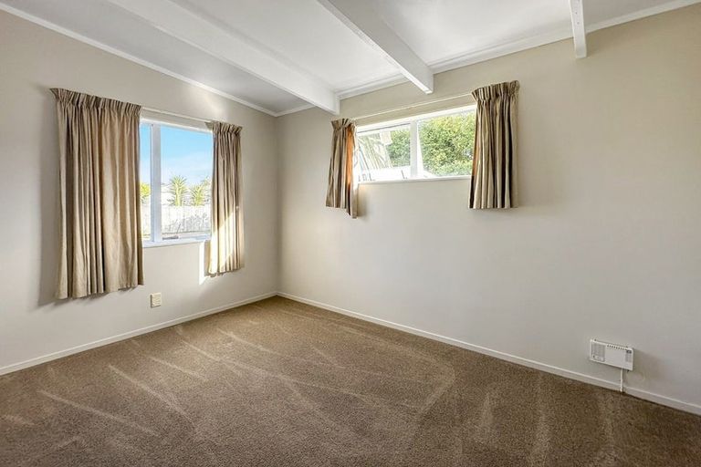 Photo of property in 11b Knox Road, Swanson, Auckland, 0612