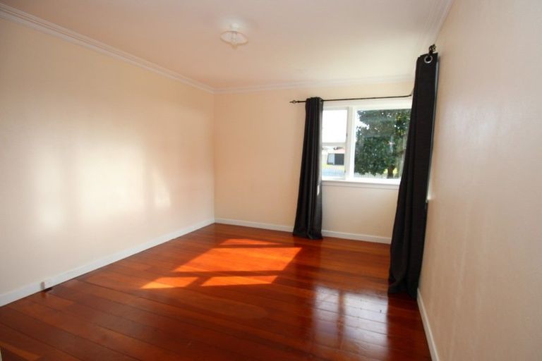 Photo of property in 3 Pukatea Street, Inglewood, 4330