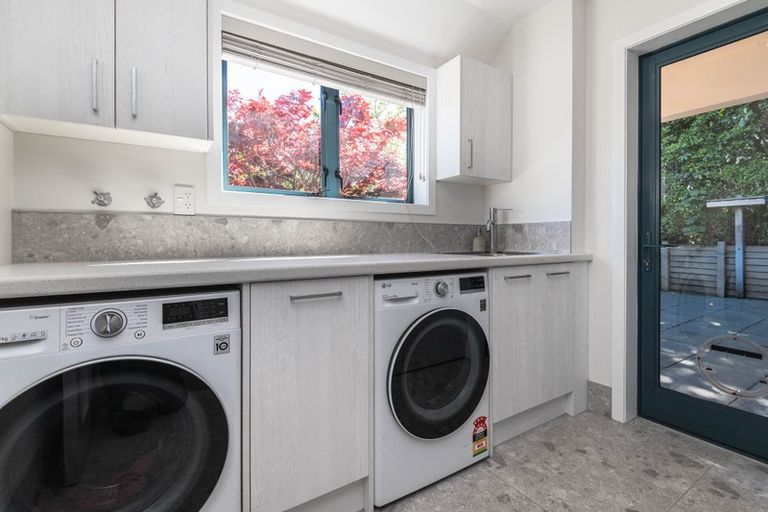 Photo of property in 17a Simla Crescent, Khandallah, Wellington, 6035