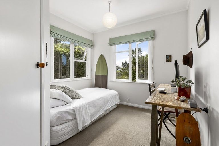 Photo of property in 115 Breaker Bay Road, Breaker Bay, Wellington, 6022