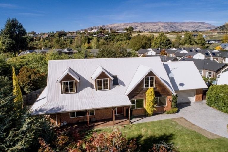 Photo of property in 5 Meadowstone Drive, Wanaka, 9305