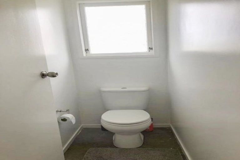 Photo of property in 35 Takapu Street, Henderson, Auckland, 0612