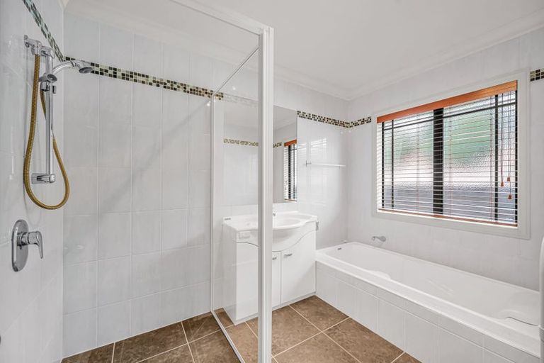 Photo of property in 5 Russell Robertson Drive, Havelock North, 4130