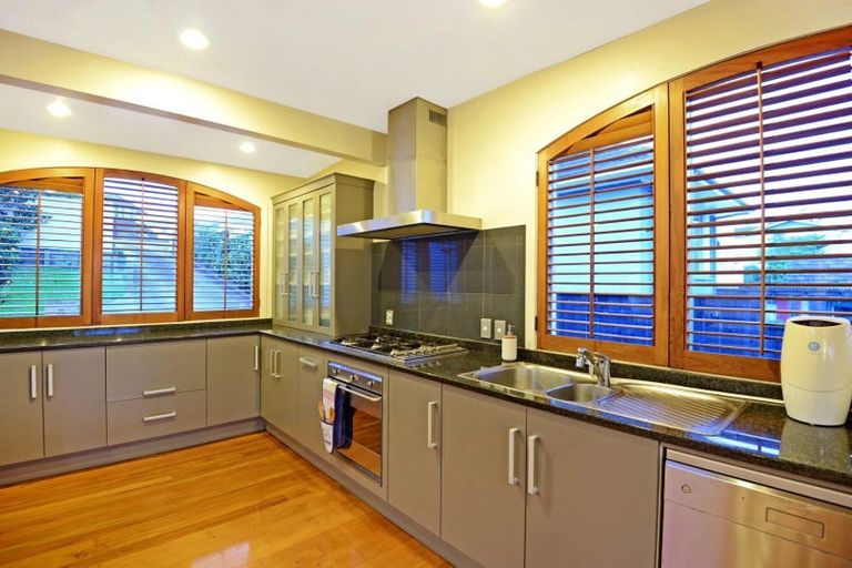 Photo of property in 2/13 Castor Bay Road, Castor Bay, Auckland, 0620
