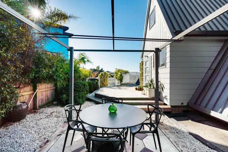 Photo of property in 6 Fitzroy Road, Bluff Hill, Napier, 4110