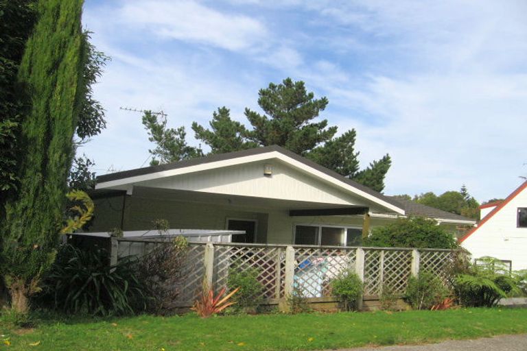 Photo of property in 8 Westra View, Tawa, Wellington, 5028