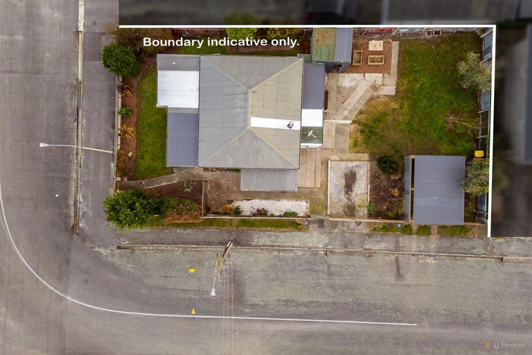 Photo of property in 12 Rhodes Street, Waimate, 7924