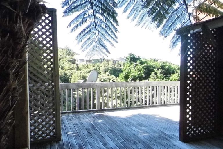 Photo of property in 5 Kekeno Grove, Tirohanga, Lower Hutt, 5010