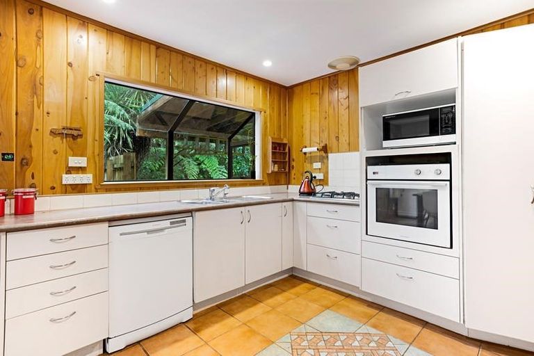 Photo of property in 305 Huia Road, Titirangi, Auckland, 0604