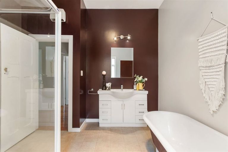 Photo of property in 216 Springfield Road, St Albans, Christchurch, 8014