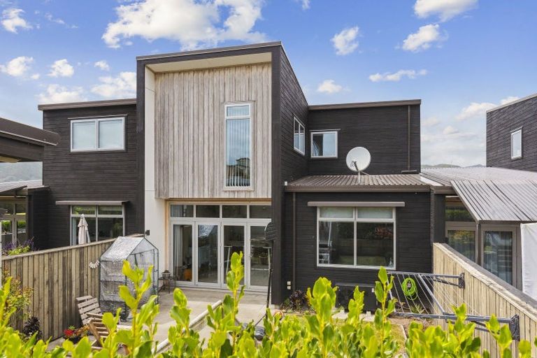 Photo of property in 39 Te Ara Kawakahia, Waikanae, 5036