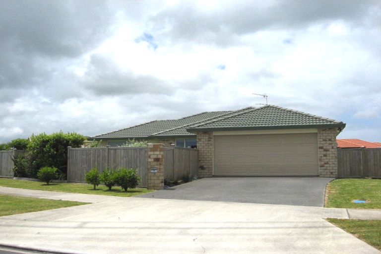 Photo of property in 12 Morewa Place, Takanini, 2112