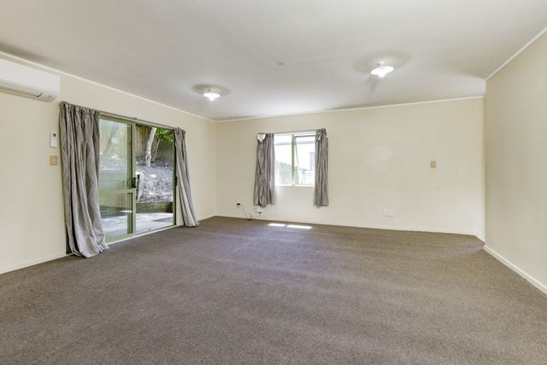 Photo of property in 4/8 Eulogy Place, Randwick Park, Auckland, 2105