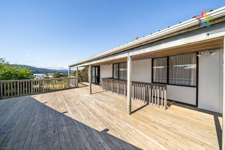 Photo of property in 1 Mcmanaway Grove, Stokes Valley, Lower Hutt, 5019