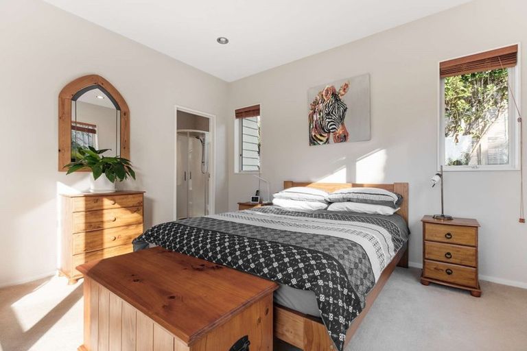 Photo of property in 2 Jammen Drive, Massey, Auckland, 0614