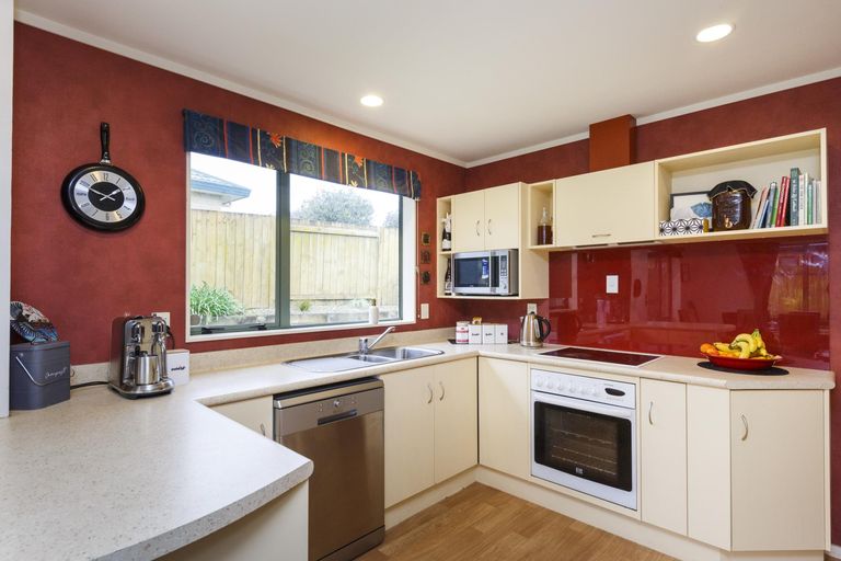 Photo of property in 3 Logan Way, Kelvin Grove, Palmerston North, 4414