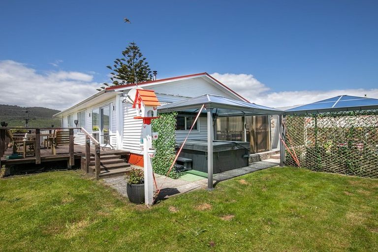 Photo of property in 36 Reid Street, Blaketown, Greymouth, 7805