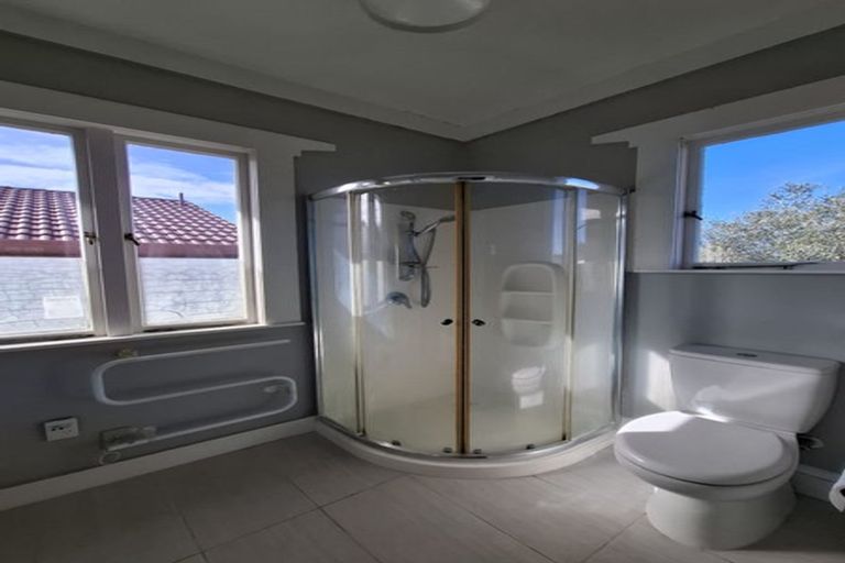 Photo of property in 1/12 Golf Road, New Lynn, Auckland, 0600