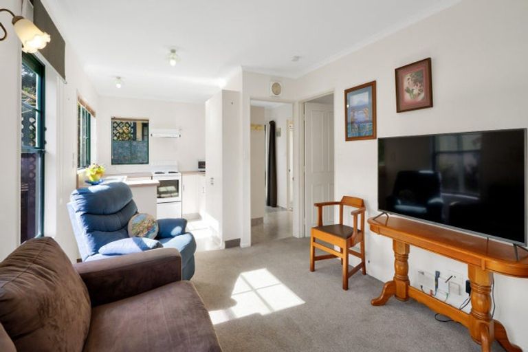 Photo of property in 4/70-76 Whiteley Street, Moturoa, New Plymouth, 4310