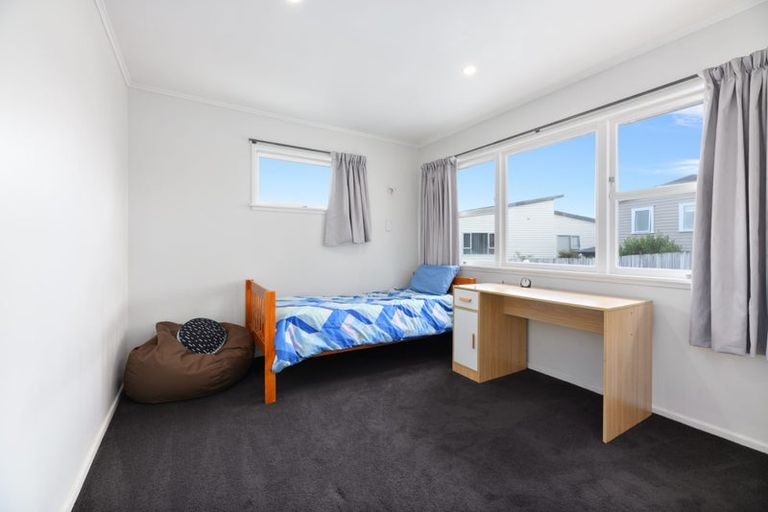 Photo of property in 37 Awaroa Road, Sunnyvale, Auckland, 0612