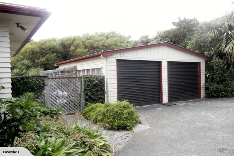 Photo of property in 15 Tawa Street, Tawa, Wellington, 5028