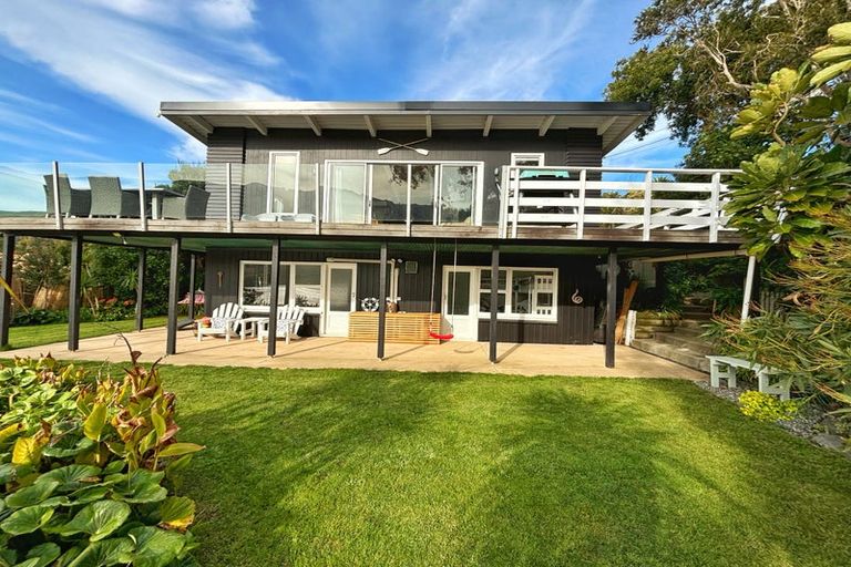 Photo of property in 12 Bayview Crescent, Duvauchelle, 7581