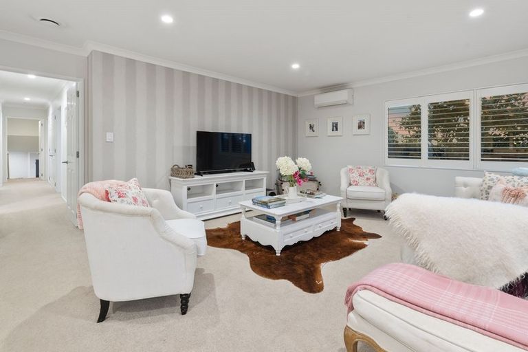 Photo of property in 12 Veronica Close, Red Beach, 0932