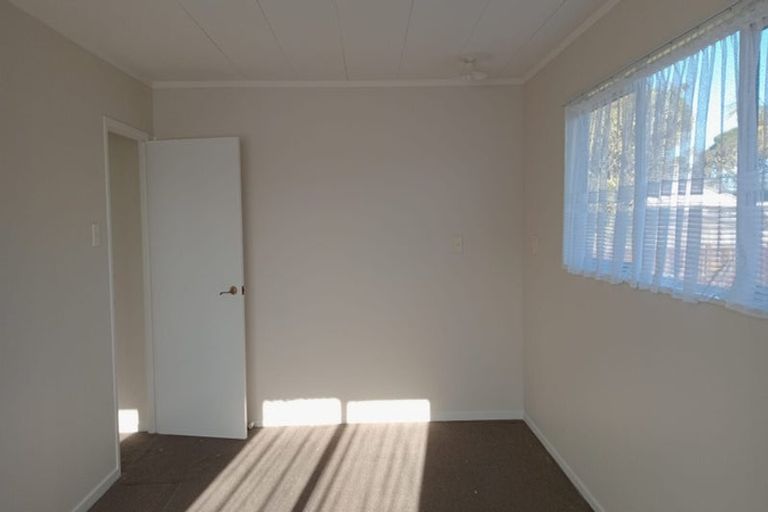 Photo of property in 40 Farquhar Road, Glendene, Auckland, 0602