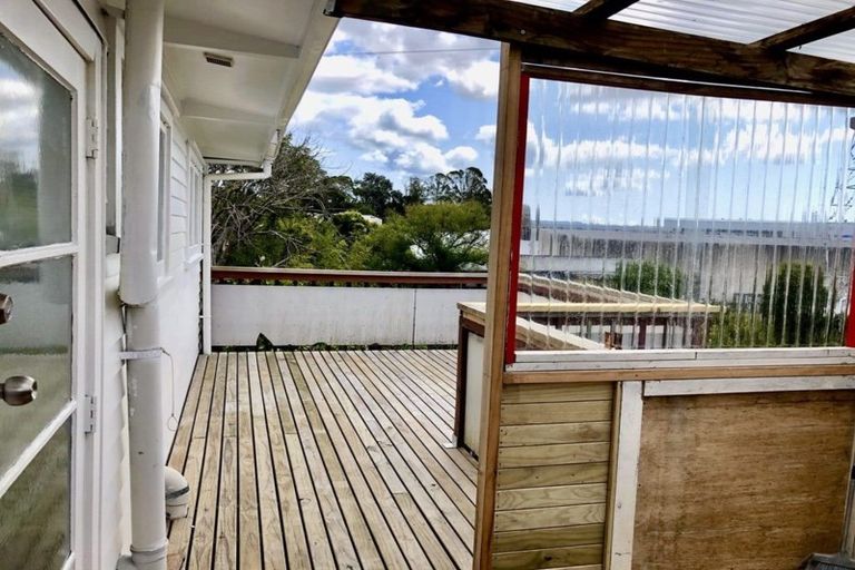 Photo of property in 11 Falkirk Street, Blockhouse Bay, Auckland, 0600