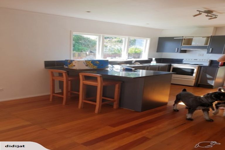 Photo of property in 2/17 College Road, Northcote, Auckland, 0627