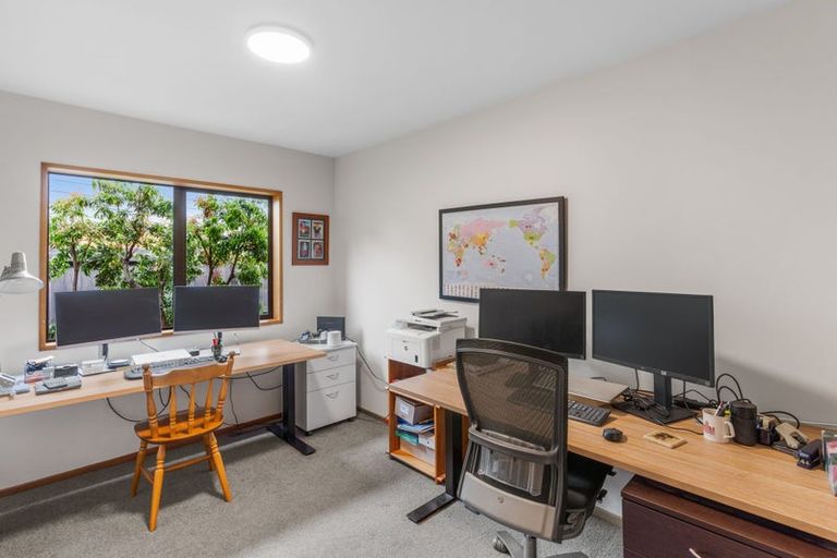 Photo of property in 16 Felstead Place, Avonhead, Christchurch, 8042