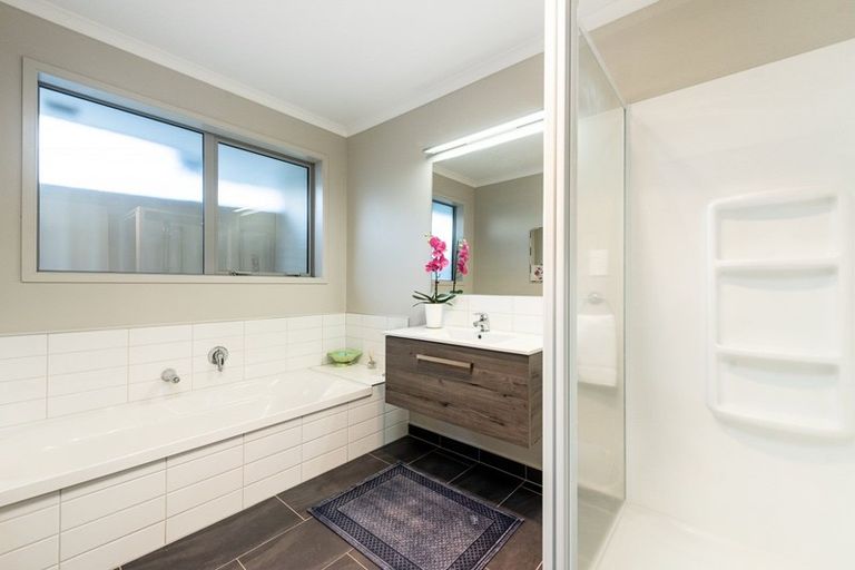 Photo of property in 18 North Bay Road, Pyes Pa, Tauranga, 3112