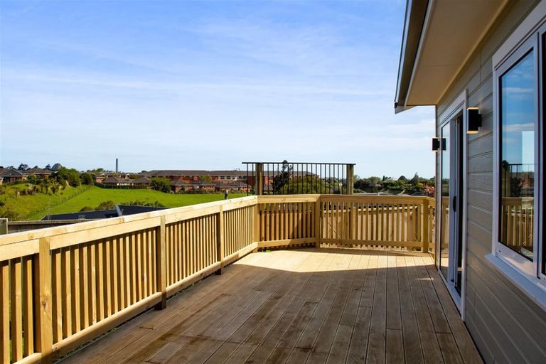 Photo of property in 25 Maple Crescent, Whalers Gate, New Plymouth, 4310