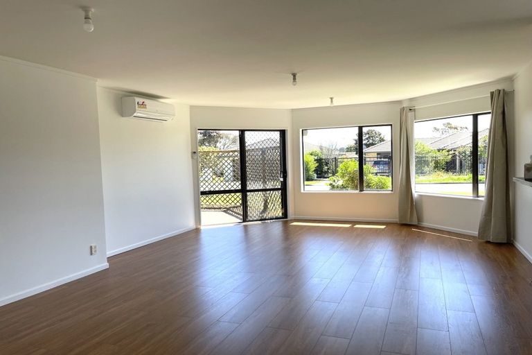 Photo of property in 3 Robina Court, Burswood, Auckland, 2013
