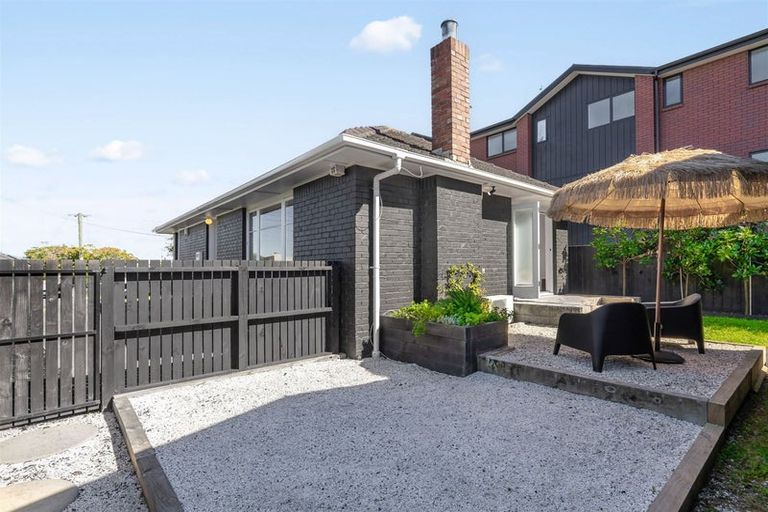 Photo of property in 17 Karamu Street, Te Atatu Peninsula, Auckland, 0610